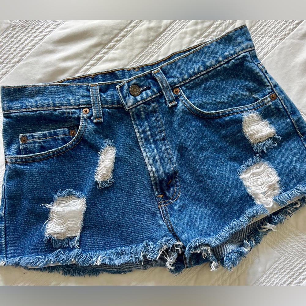 Vintage 90s Levi’s Distressed Denim Cutoff Shorts – 32 Waist